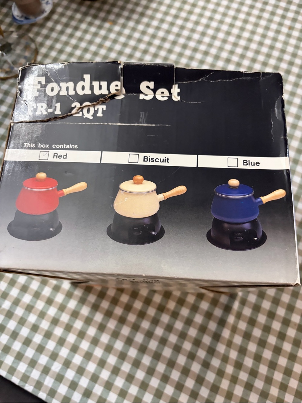 Red Fondue Set with Wooden Handles - 2QT - Picture 2 of 16